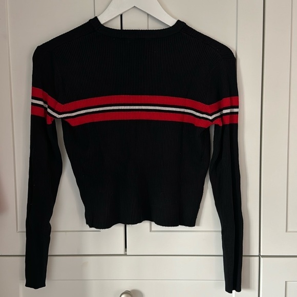 Brandy Melville Cropped Sweater - Picture 4 of 4